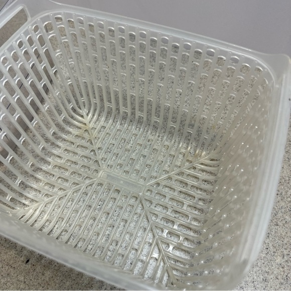 OXO Good Grips GreenSaver Produce Keeper - 4.3 Qt - Picture 3 of 4